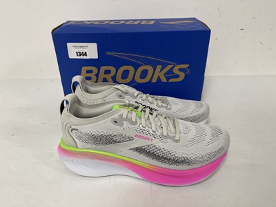 Lot Brooks adrenaline GTS 25 trainers in oyster...