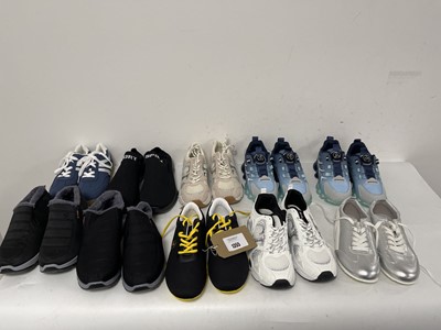 Lot 10x Pairs of trainers in various styles to...