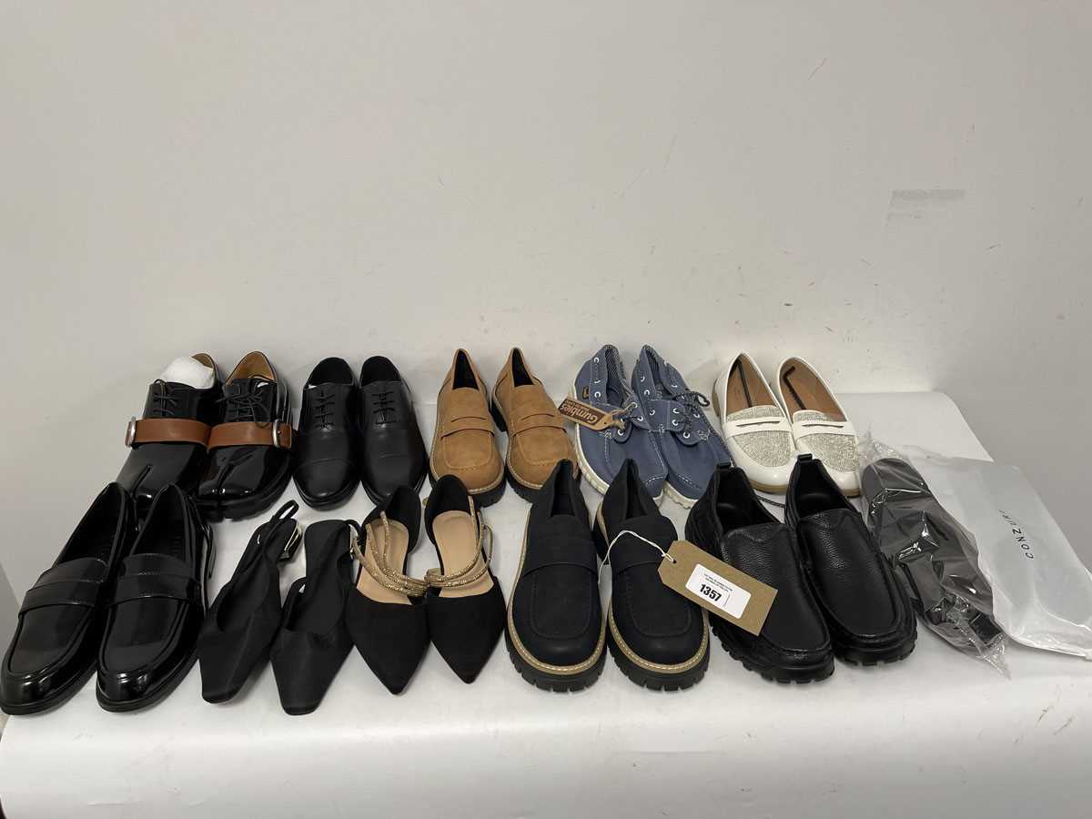 Lot 10x Pairs of shoes in various styles to...
