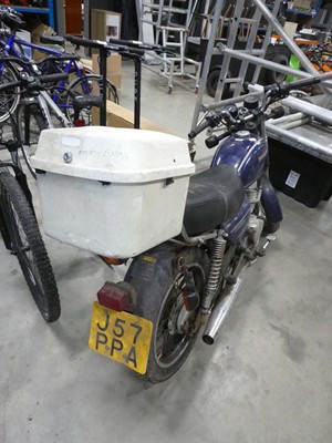 Lot 4040 - Honda CD250U petrol motorcycle in blue with 2...