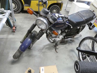 Lot 4040 - Honda CD250U petrol motorcycle in blue with 2...