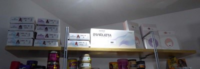 Lot 3351 - Shelf containing approx. 11 Melted Hairline...