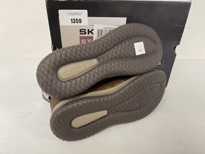 Lot 1359 - Sketchers streetwear delson axton trainers in...