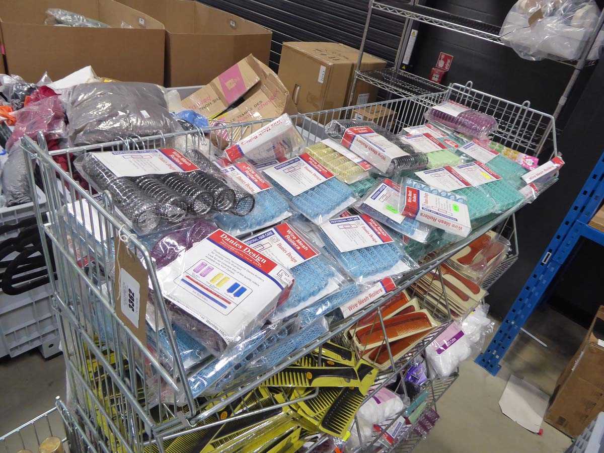 Lot 3362 - Wire basket containing assortment of wire mesh...