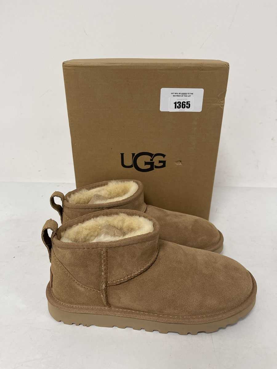 Lot Ugg classic ultra mini boots in chestnut size...