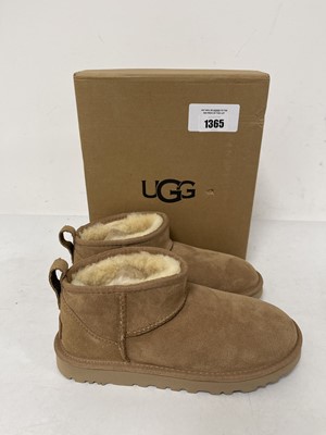Lot Ugg classic ultra mini boots in chestnut size...