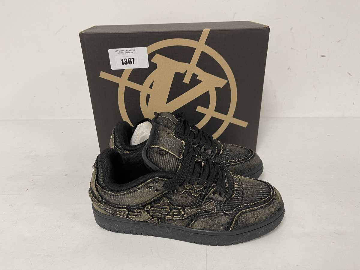 Lot Vicinity akimbo lows trainers in rusted black...