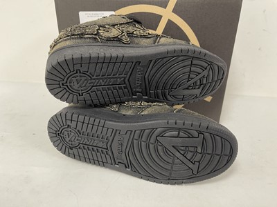 Lot Vicinity akimbo lows trainers in rusted black...