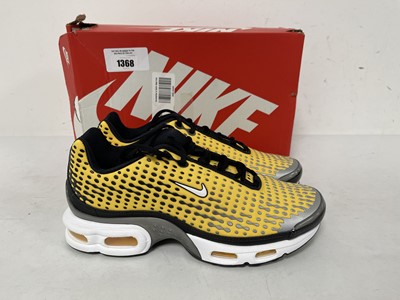 Lot Nike air max plus VII trainers in yellow size...