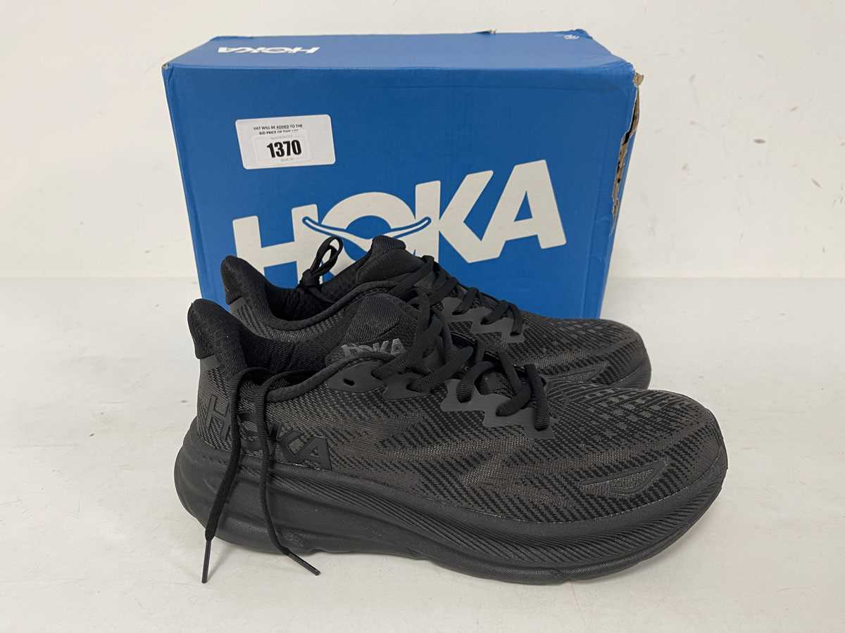 Lot 1370 - Hok clifton 9 trainers in black size UK9 - boxed