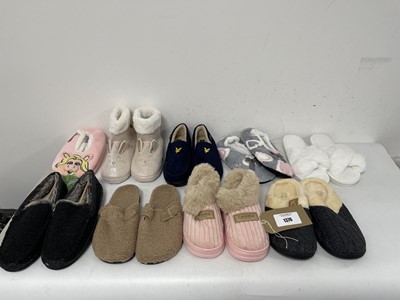 Lot 9x Pairs of slippers in various styles to...