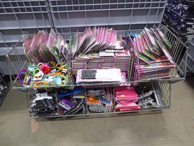 Lot 3371 - 2 wire baskets containing variety of hair...