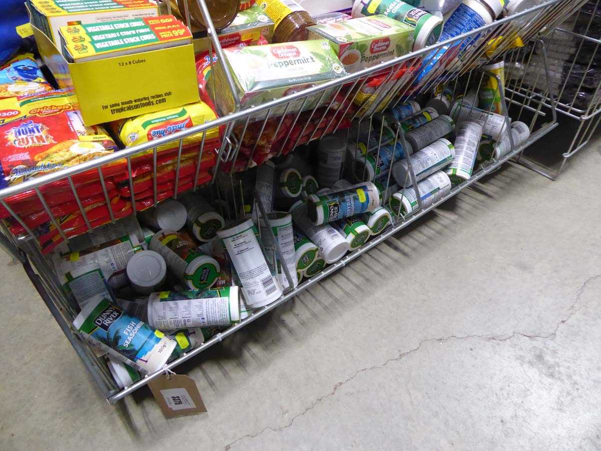 Lot 3375 - Wire basket containing large quantity of...