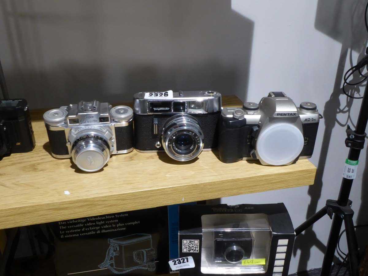 Lot 2326 - 4 cameras, Chinon, Super Paxete, Voighander,...