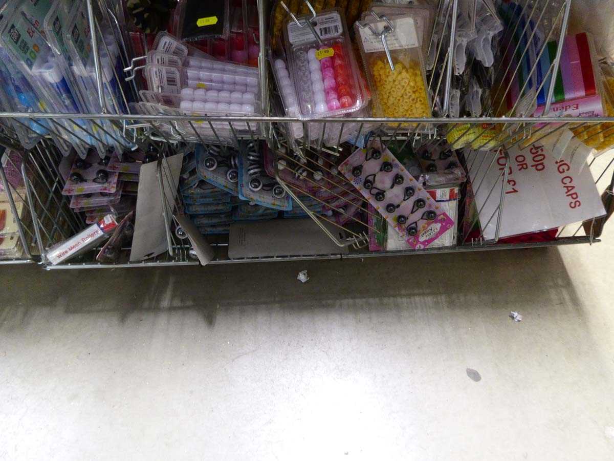 Lot 3379 - Wire basket containing assortment of hair...