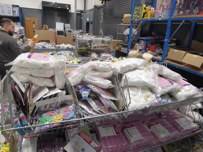 Lot 3380 - Wire basket containing assortment of hair...