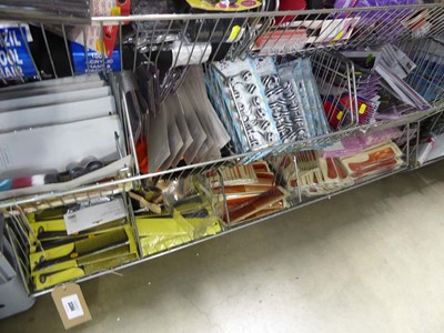 Lot 3384 - Wire basket containing large quantity of...