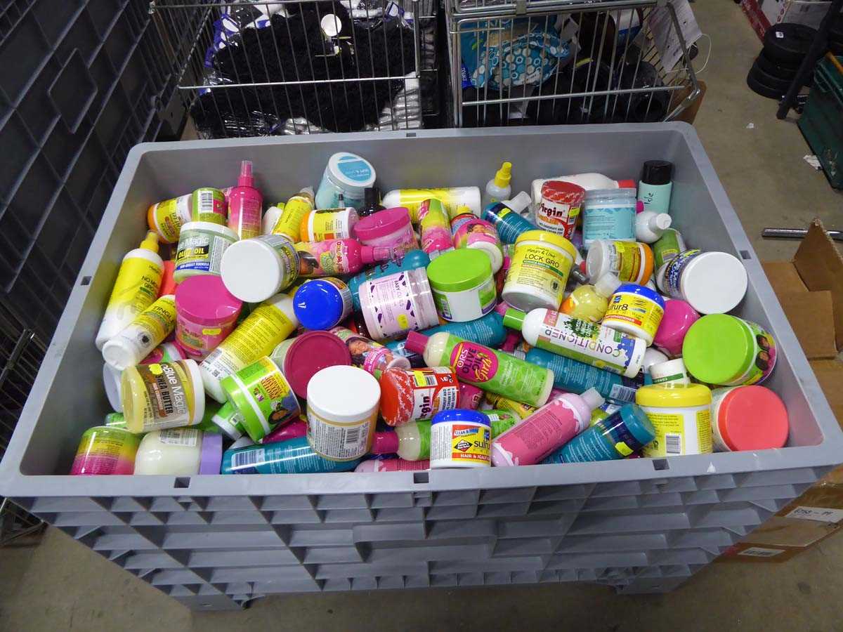 Lot 3385 - Plastic pallet box containing a wide range of...