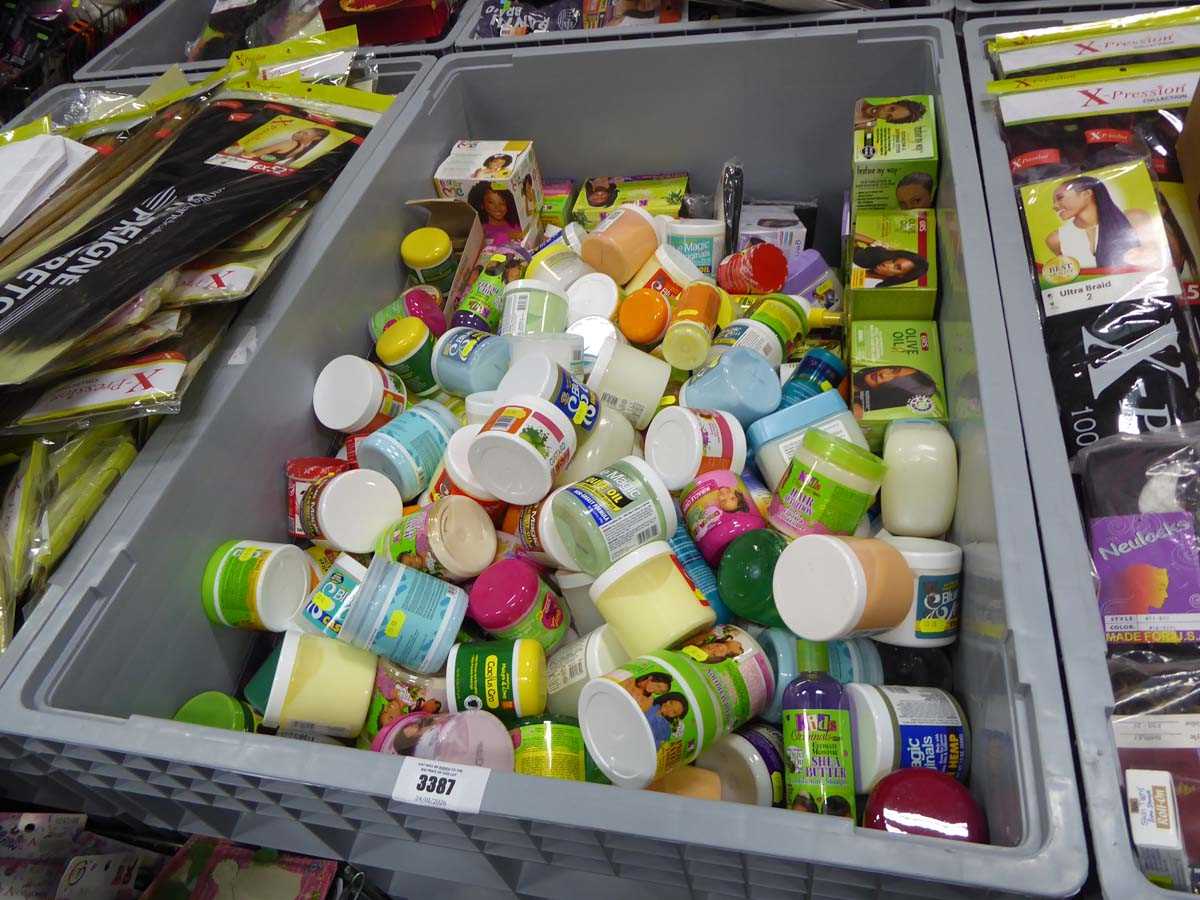 Lot 3387 - Plastic pallet box containing a wide range of...