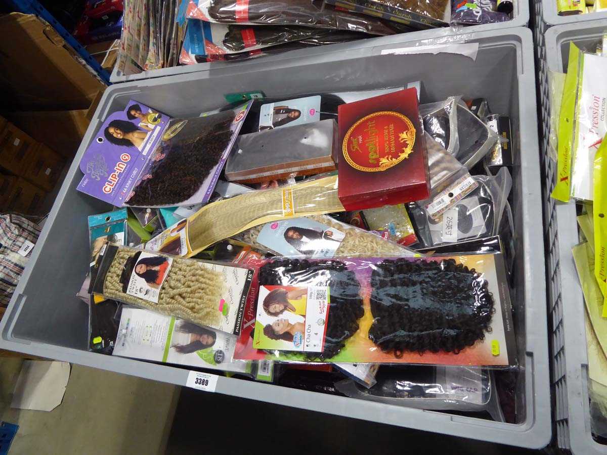 Lot 3389 - Plastic pallet box containing a variety of...