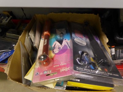 Lot 2550 - 4 boxes containing various filters and other...