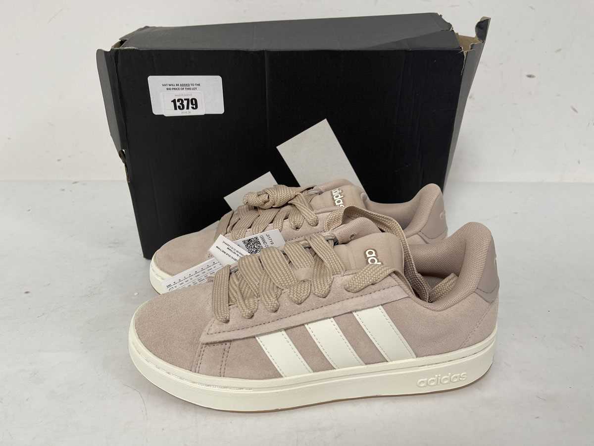 Lot Adidas grand court alpha 00s trainers in taupe...