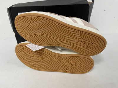 Lot Adidas grand court alpha 00s trainers in taupe...