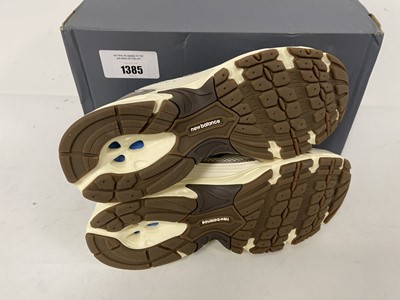 Lot 1385 - New Balance 530 trainers in cream size UK8 -...