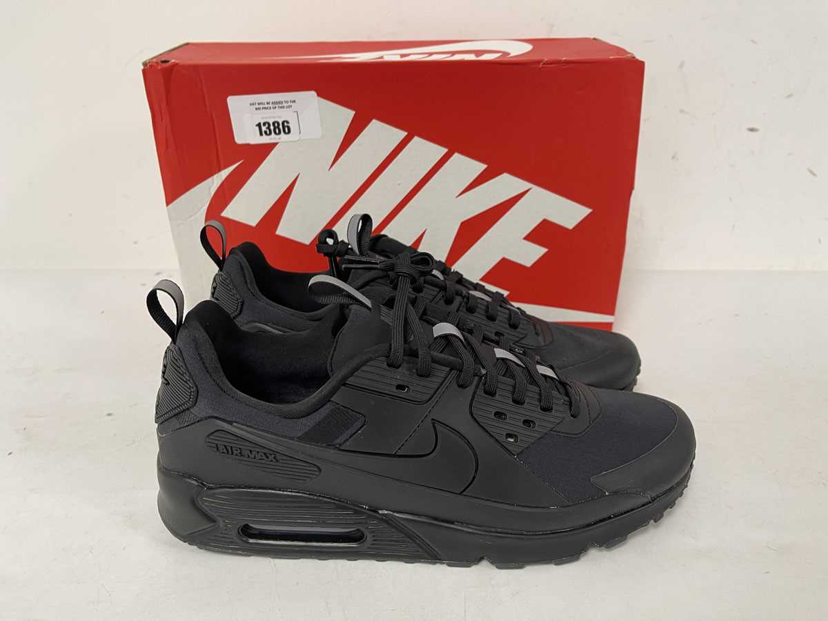 Lot Nike air max 90 drift trainers in black size...