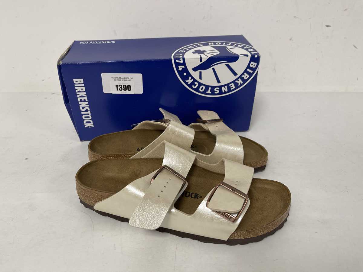 Lot 1390 - Birkenstock arizona BS sandals in graceful...