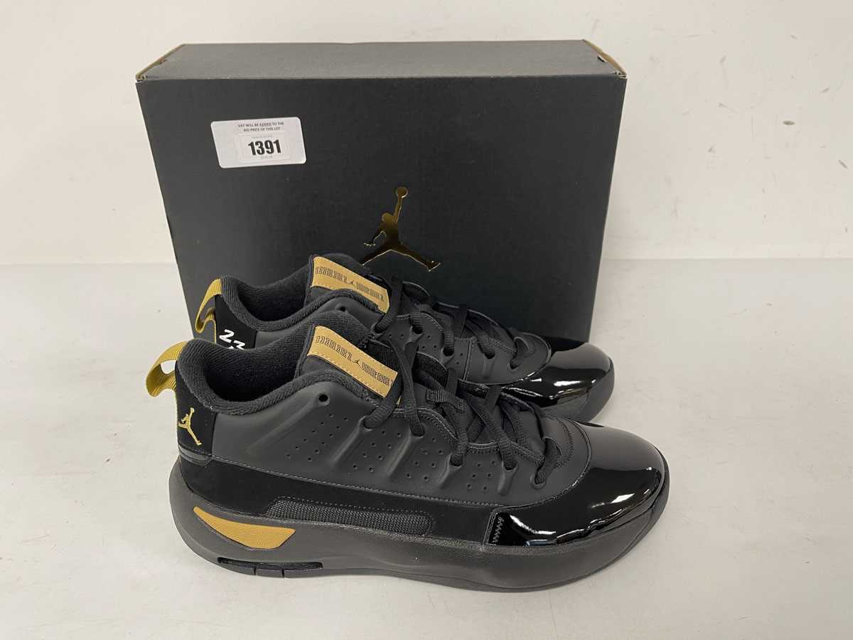 Lot Nike jordan max aura 7 trainers in black size...