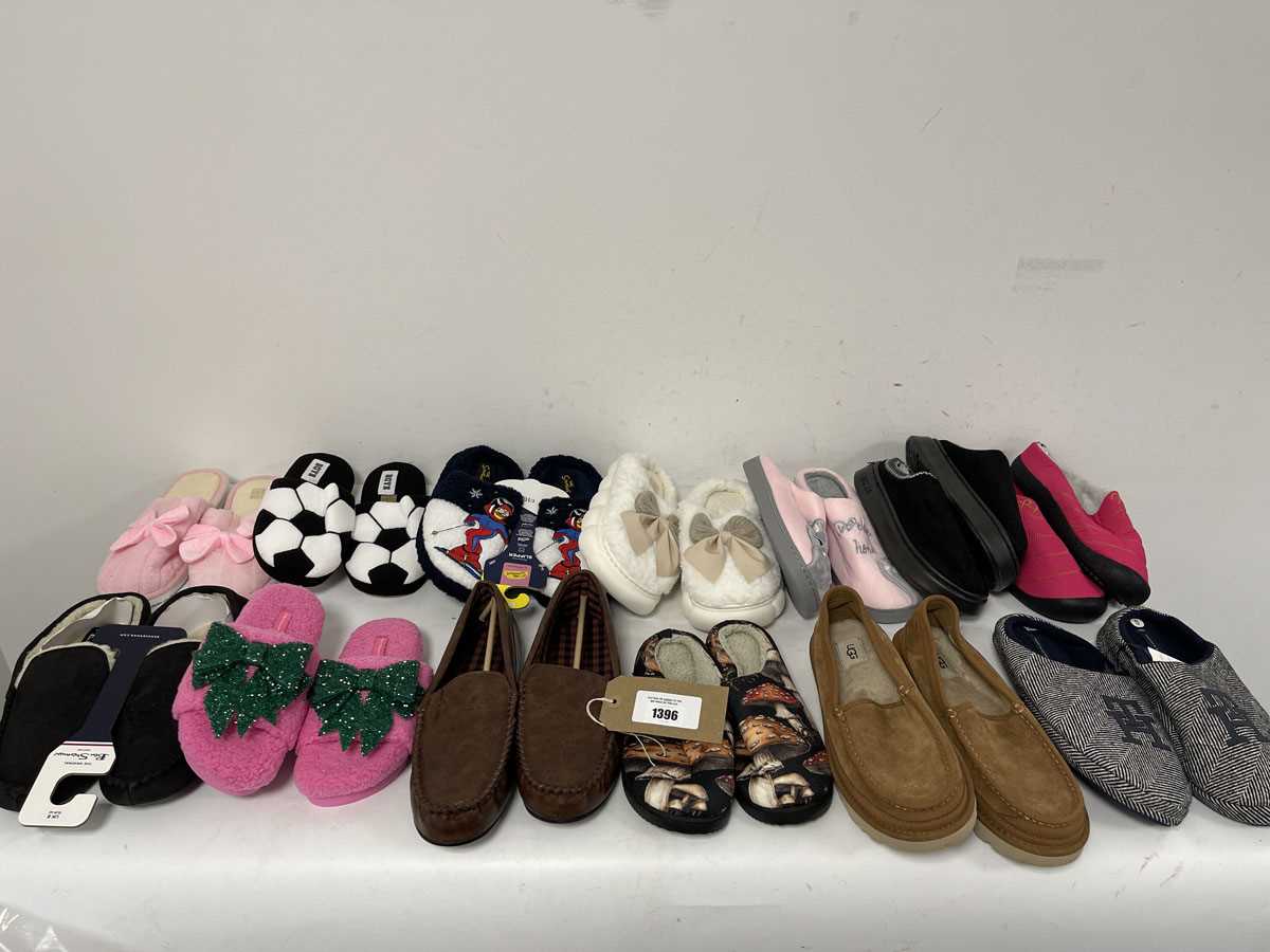Lot 13x Pairs of slippers in various styles to...