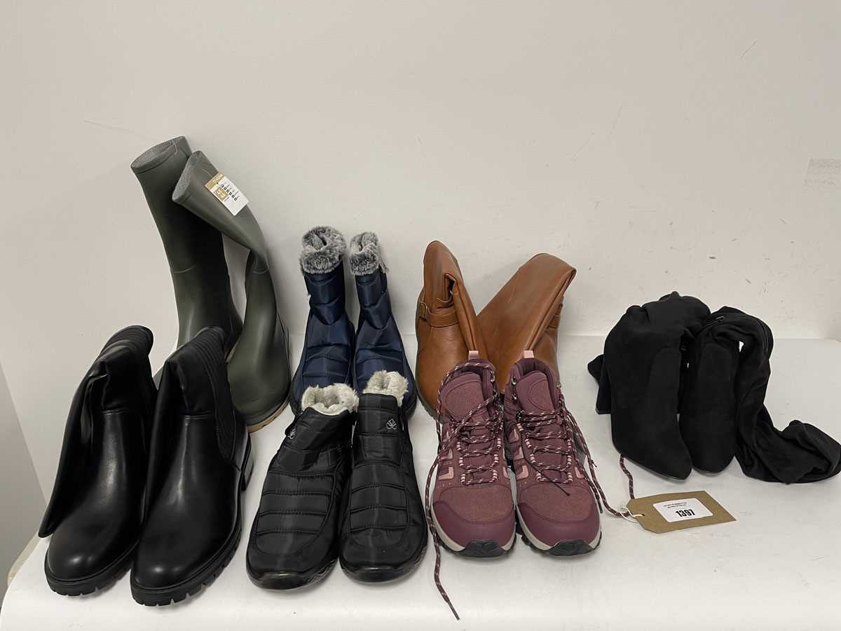 Lot 7x Pairs of boots in various styles to include...
