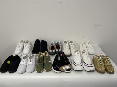 Lot 11x Pairs of trainers in various styles to...