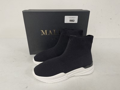 Lot Mallet London sock run trainers in black size...