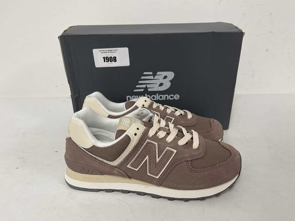 Lot 1908 - New Balance 574 trainers in brown size UK5 -...