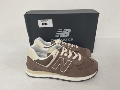 Lot New Balance 574 trainers in brown size UK5 -...