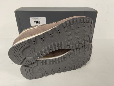 Lot 1908 - New Balance 574 trainers in brown size UK5 -...