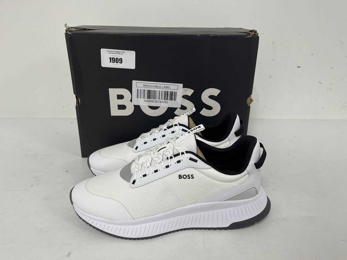 Lot Hugo Boss evo runner trainers in white size...