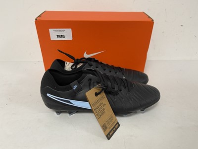Lot Nike legend 10 pro football boots in black...