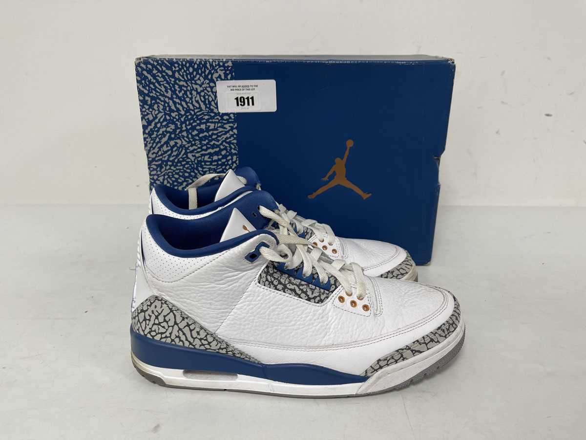 Lot 1911 - Nike air jordan 3 retro trainers in white size...