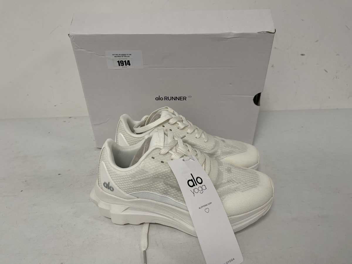 Lot Alo Runner trainers in white size UK5 - boxed