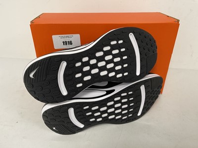 Lot 1916 - Nike journey run trainers in black size UK7 -...