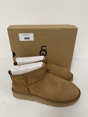 Lot Ugg classic ultra mini boots in chestnut size...