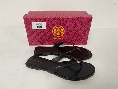 Lot Tory Burch classic flip flop in black size US...