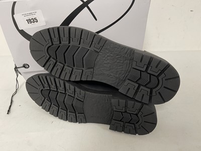 Lot 1935 - Circle Cage leather derby shoes in black size...