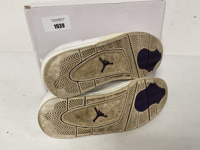Lot 1939 - Nike air jordan 4 retro se trainers in white...