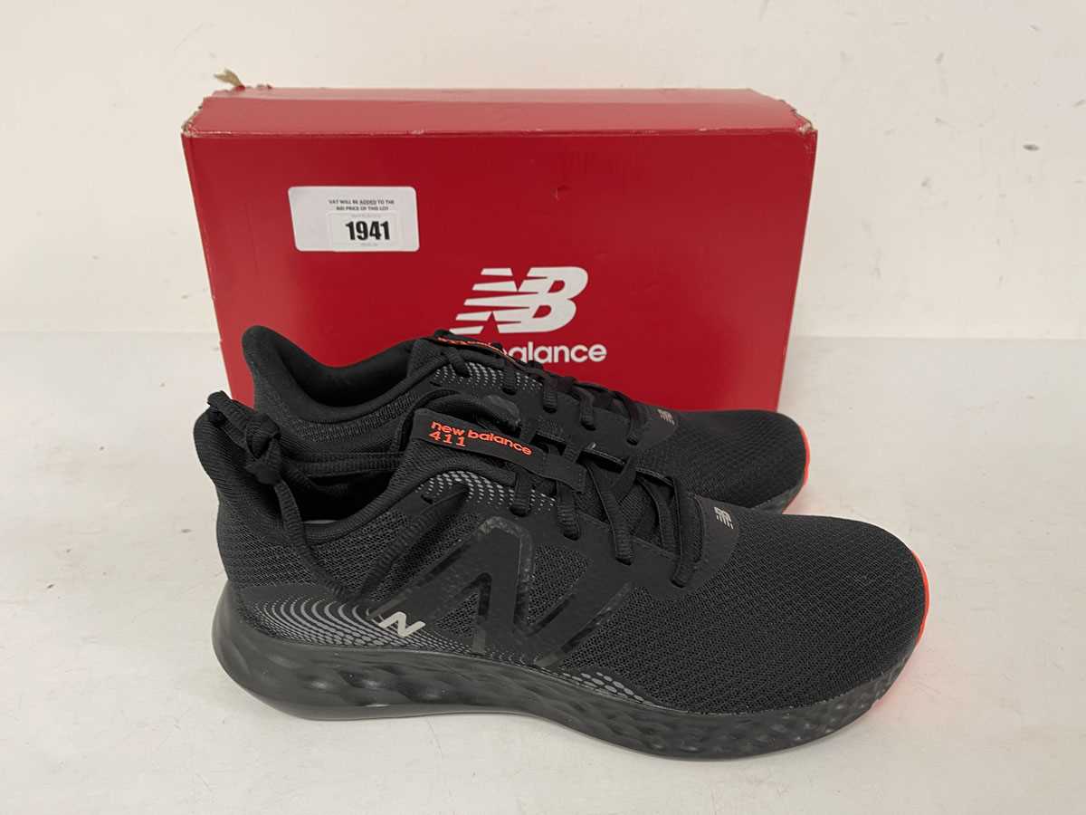 Lot 1941 - New Balance 411 V3 trainers in black size UK9 -...