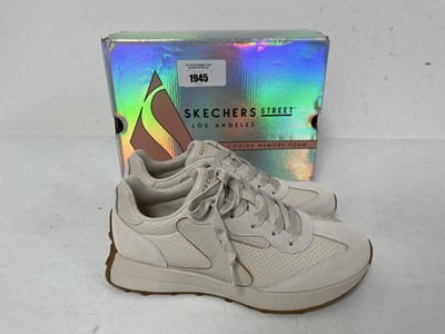 Lot Sketchers Street gusto path winder trainers in...