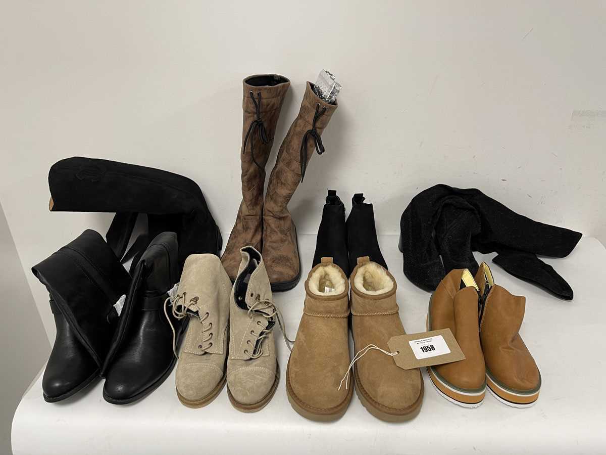 Lot 8x Pairs of boots in various styles to include...